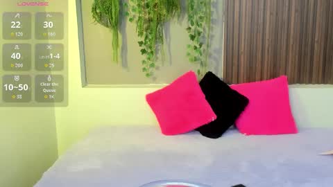 My name is AMY... Nice to meet you  thumb up me please its important online show from 10.12.25