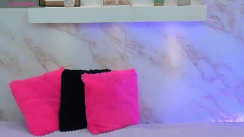 My name is AMY... Nice to meet you  thumb up me please its important online show from 04.13.26