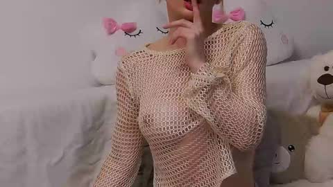 Snapshot of amyhennessy chatting on 02.14.25 amyhennessy online show from 02.14.25