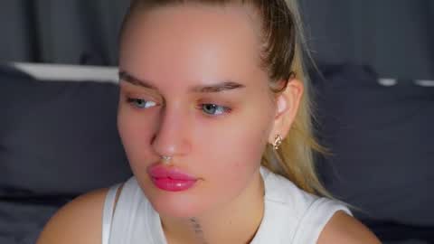 Snapshot of amylowe687328 chatting on 02.01.26 Amy online show from 02.01.26