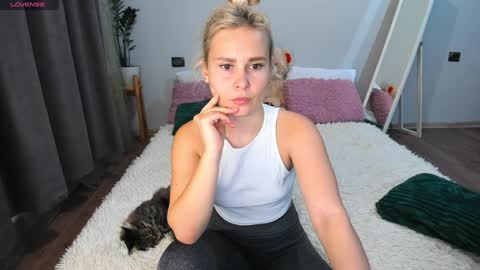 Snapshot of amymilson chatting on 02.07.25 amymilson online show from 02.07.25
