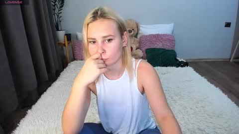 Snapshot of amymilson chatting on 02.15.25 amymilson online show from 02.15.25