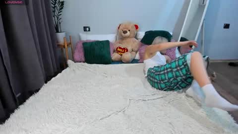 Snapshot of amymilson chatting on 02.16.25 amymilson online show from 02.16.25