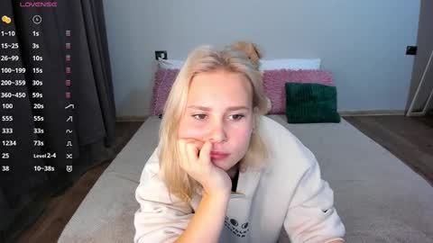 Snapshot of amymilson chatting on 02.21.25 amymilson online show from 02.21.25