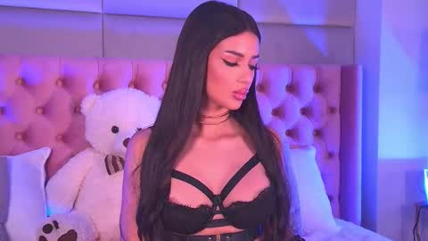 Amyra online show from 10.06.25