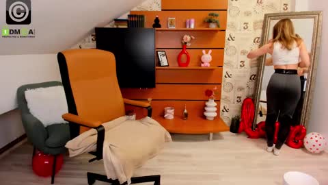 Snapshot of amyrossie chatting on 02.28.25 AmyRossie online show from 02.28.25