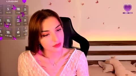 amyvilvet online show from 10.25.25