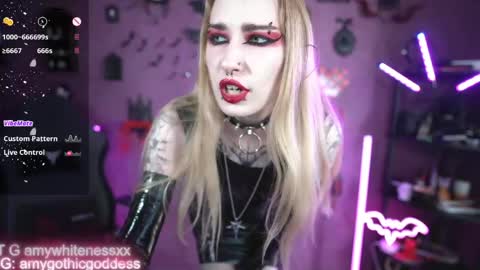 Snapshot of amywhitenessxx chatting on 06.06.26 Amy switch Goddess divine Mistress online show from 06.06.26