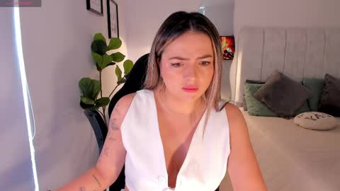 Snapshot of amywoods chatting on 04.24.26 online show from 04.24.26