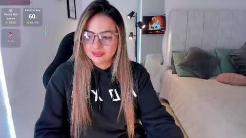 Snapshot of amywoods chatting on 05.04.26 online show from 05.04.26