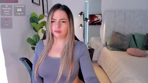Snapshot of amywoods chatting on 05.06.26 online show from 05.06.26