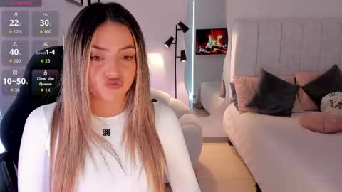 Snapshot of amywoods chatting on 05.23.26 online show from 05.23.26