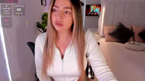 Snapshot of amywoods chatting on 05.25.26 online show from 05.25.26