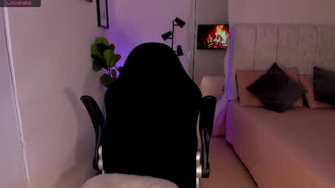 Snapshot of amywoods chatting on 06.19.26 online show from 06.19.26