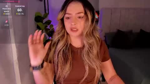 Snapshot of amywoods chatting on 07.08.26 online show from 07.08.26