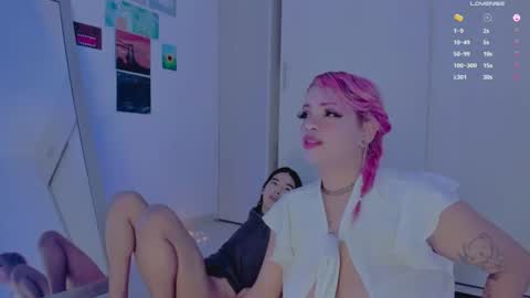 Snapshot of amyy_rouse chatting on 06.18.26 Collinns online show from 06.18.26