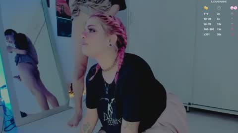 Snapshot of amyy_rouse chatting on 06.24.26 Collinns online show from 06.24.26