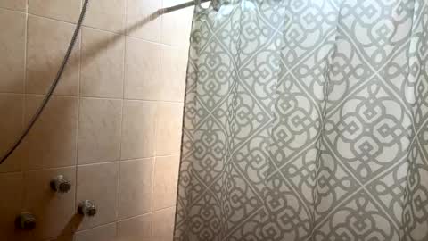 Snapshot of an_e333 chatting on 10.10.25 an_e333 online show from 10.10.25