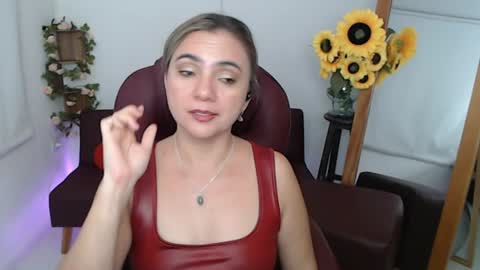 Snapshot of ana_hotmilf chatting on 06.11.26 Ana online show from 06.11.26
