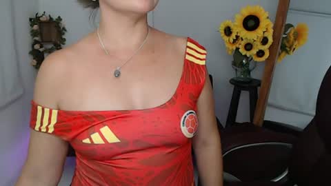 Snapshot of ana_hotmilf chatting on 06.12.26 Ana online show from 06.12.26