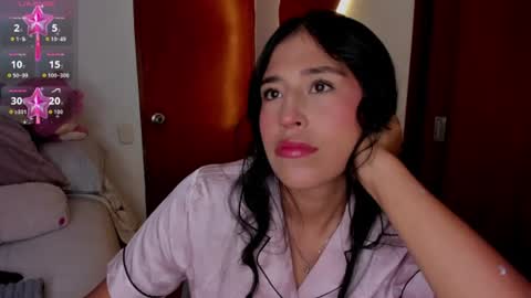 Snapshot of ana_m_ chatting on 06.17.26 Ana online show from 06.17.26