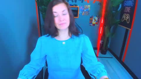 Snapshot of ana_mills chatting on 05.11.26 Ana online show from 05.11.26