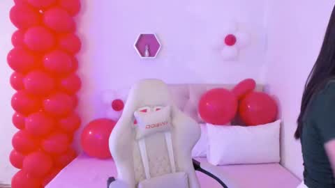 Im anna but you can call me as you want online show from 03.24.26