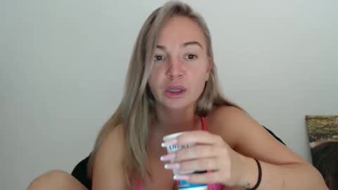 Snapshot of anabeatrice29 chatting on 10.26.25 Ana online show from 10.26.25