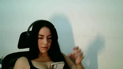 Snapshot of anabelenogueira1 chatting on 06.27.26 anabelenogueira1 online show from 06.27.26