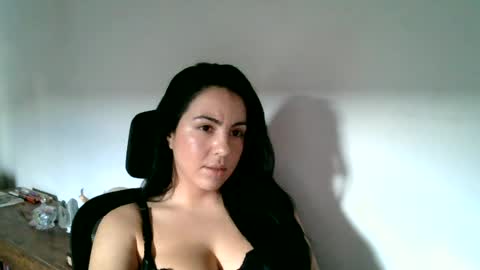 Snapshot of anabelenogueira1 chatting on 06.28.26 anabelenogueira1 online show from 06.28.26