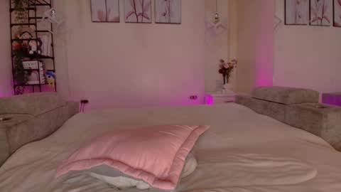 Snapshot of anabella_stone chatting on 09.09.25 online show from 09.09.25