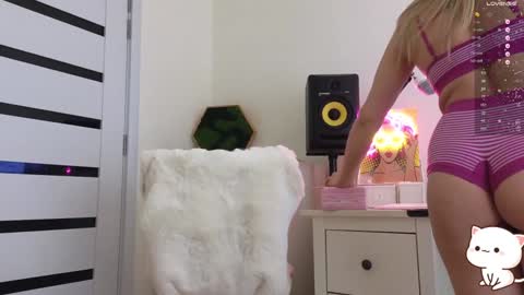 Snapshot of anabelle_wet chatting on 01.27.25 Annie  online show from 01.27.25