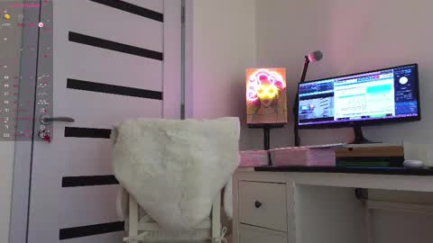 Snapshot of anabelle_wet chatting on 02.14.25 Annie  online show from 02.14.25