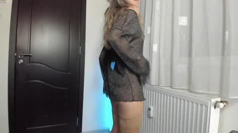 Snapshot of anahi1993 chatting on 12.27.24 Anahi online show from 12.27.24