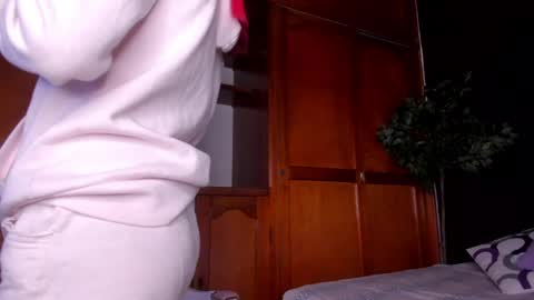 Snapshot of anahi__18 chatting on 04.30.26 Anahi online show from 04.30.26