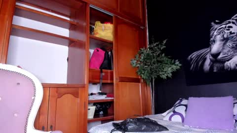 Snapshot of anahi__18 chatting on 05.01.26 Anahi online show from 05.01.26