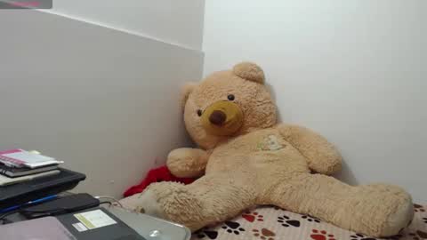 Snapshot of anahibrowns95 chatting on 03.18.26 Anahi Browns online show from 03.18.26