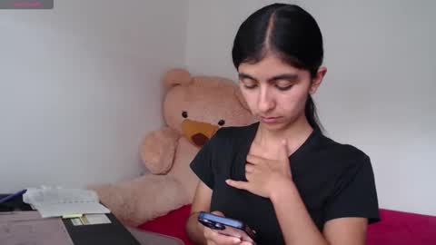 Snapshot of anahibrowns95 chatting on 04.14.26 Anahi Browns online show from 04.14.26