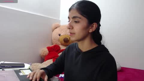 Snapshot of anahibrowns95 chatting on 04.15.26 Anahi Browns online show from 04.15.26
