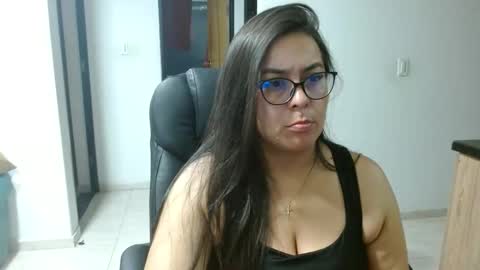 Snapshot of anaids_dam chatting on 04.27.26 anaids online show from 04.27.26
