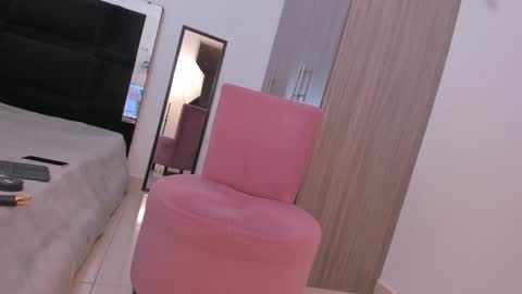 Snapshot of anakross_ chatting on 01.21.25 ANA HAMMERLE online show from 01.21.25