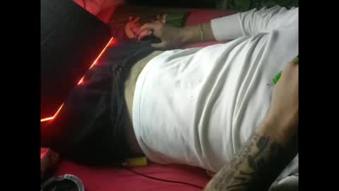 Snapshot of analog_sun_23 chatting on 10.27.25 analog_sun_23 online show from 10.27.25