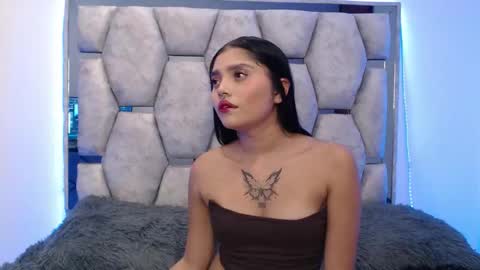 Snapshot of analymilles chatting on 10.21.25 analymilles online show from 10.21.25