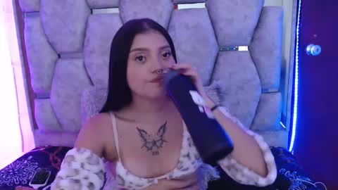 Snapshot of analymilles chatting on 12.13.25 analymilles online show from 12.13.25