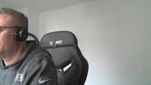 Snapshot of anarchox chatting on 11.10.25 Andi online show from 11.10.25