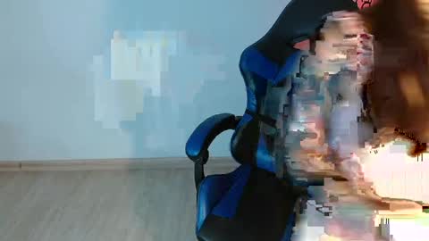 Snapshot of anarosse__ chatting on 04.25.26 ana 3 online show from 04.25.26