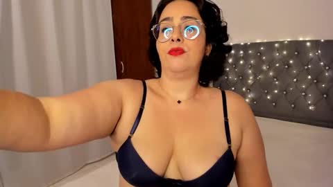 Snapshot of anastaciablues chatting on 10.13.25 Anastacia online show from 10.13.25