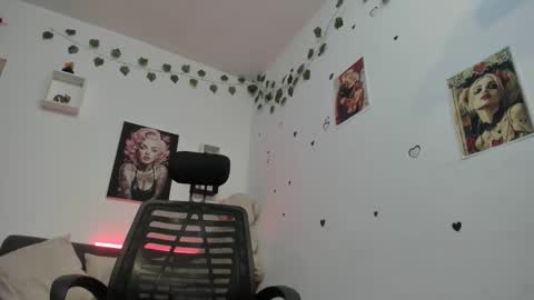 Snapshot of anastasia_tuya chatting on 04.26.26 anastasia online show from 04.26.26