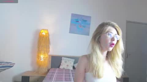 Snapshot of anastasiaga chatting on 09.18.25 Anastasia online show from 09.18.25