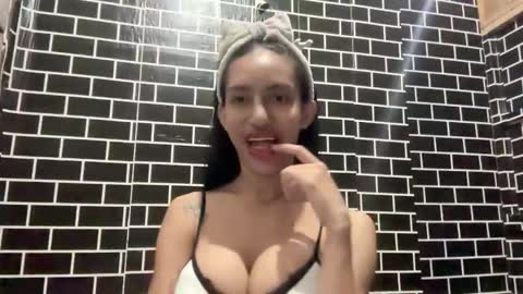 Snapshot of anawalters chatting on 11.08.25 anawalters online show from 11.08.25